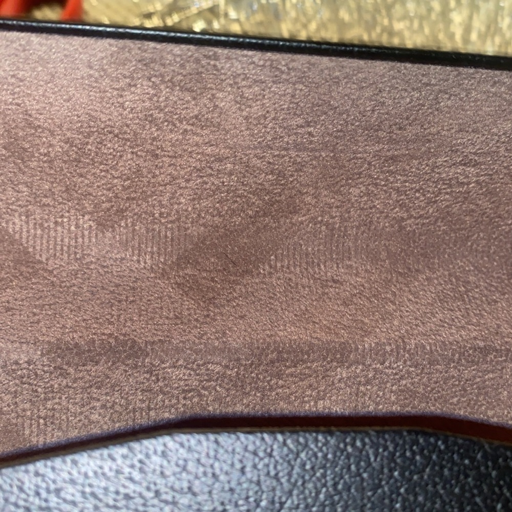 BURBERRY Sunglass/glass holder! Like new! - Picture 7 of 8